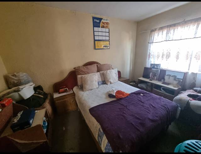 4 BEDROOM HOUSE FOR SALE IN PROTEA NORTH